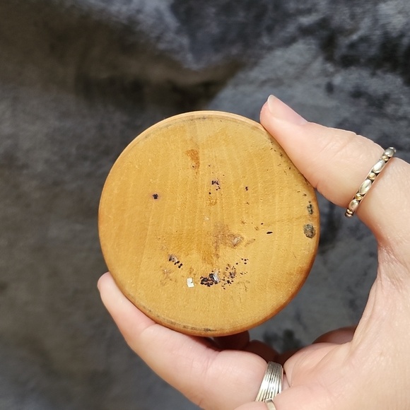 Hand carved animals in wooden pen pencil holder - Picture 5 of 6